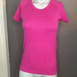 Lululemon Swiftly Tech Short Sleeve- size 6
